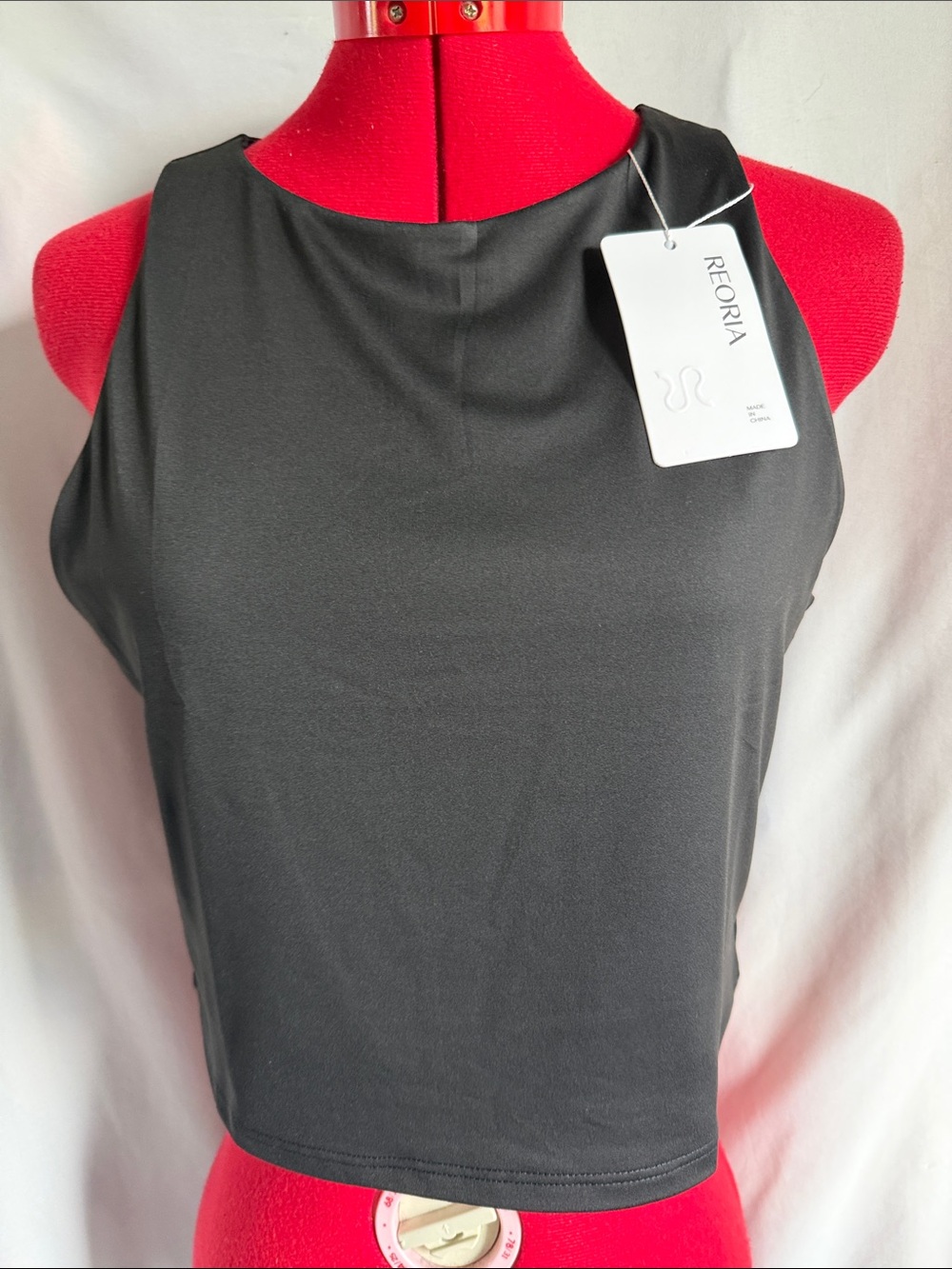 ReoRia Black Sleeveless High-Neck Crop Top